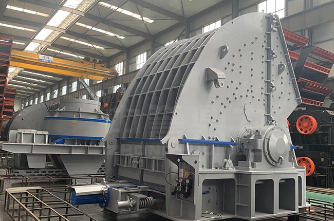 錘式破碎機側(cè)視圖