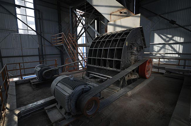 重錘破作業(yè)現(xiàn)場