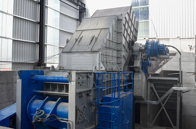 時產(chǎn)3000噸臥式旋回破使用現(xiàn)場