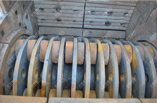 新鄉(xiāng)鼎力 佳二破整形滾筒式破碎機(jī)設(shè)備之錘頭圖