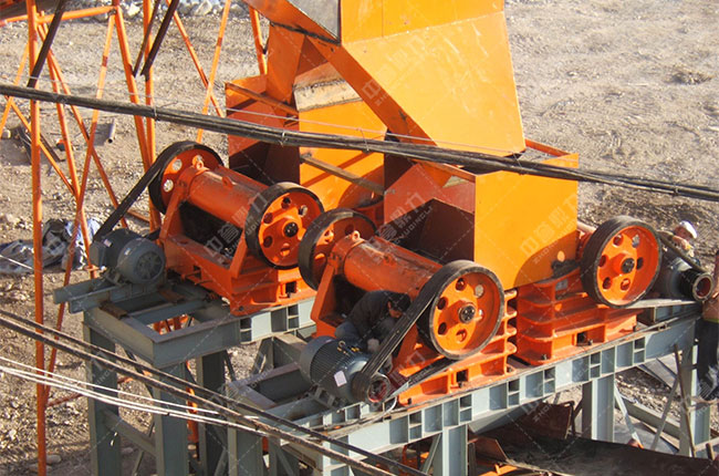 青石顎式破碎機(jī) 青石顎式破碎機(jī)