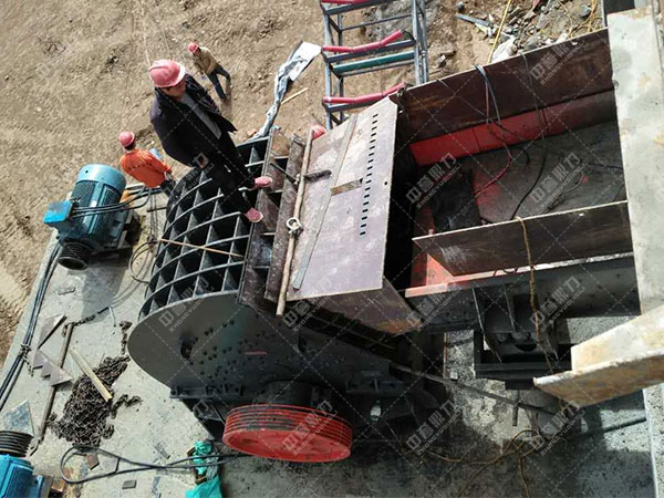 青石錘式破碎機(jī) 青石錘式破碎機(jī)