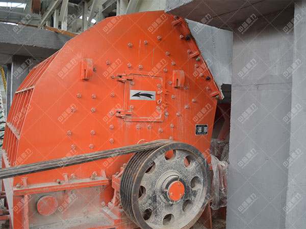 破碎石頭的機(jī)器