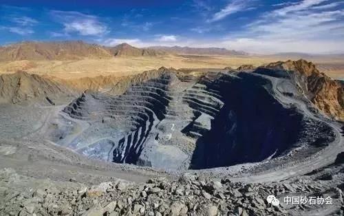 大型露天礦開(kāi)采設(shè)計(jì)