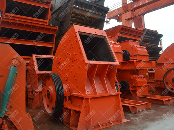中譽(yù)鼎力生產(chǎn)的錘式破碎機(jī)