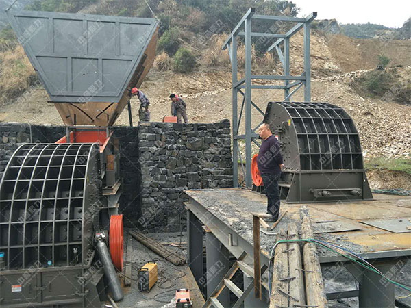 改進(jìn)后的反擊錘式破碎機(jī)