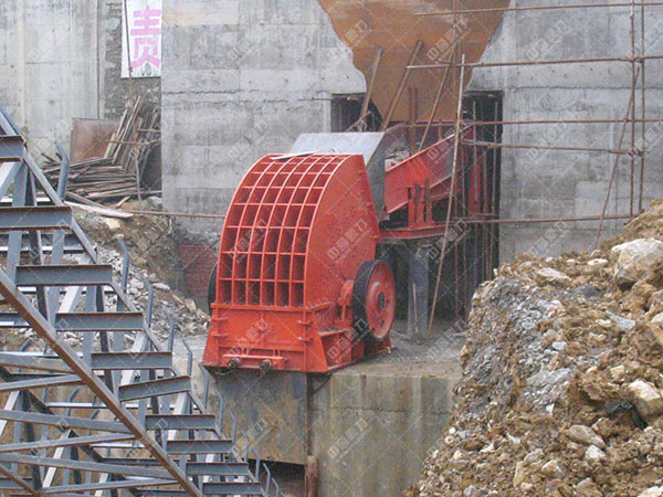 pc1510型號(hào)錘式破碎機(jī)