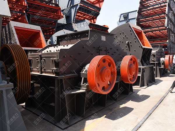 一小時破碎100噸石灰石制砂機(jī)