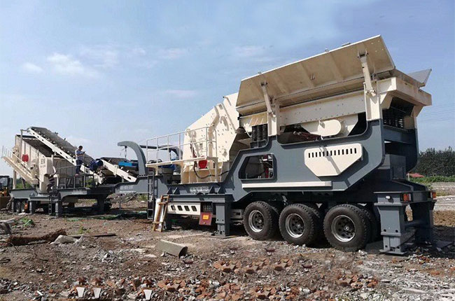 大型環(huán)保移動式礦山破碎機(jī)
